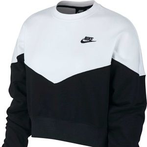 NWT Nike White and Black Cropped Sweatshirt